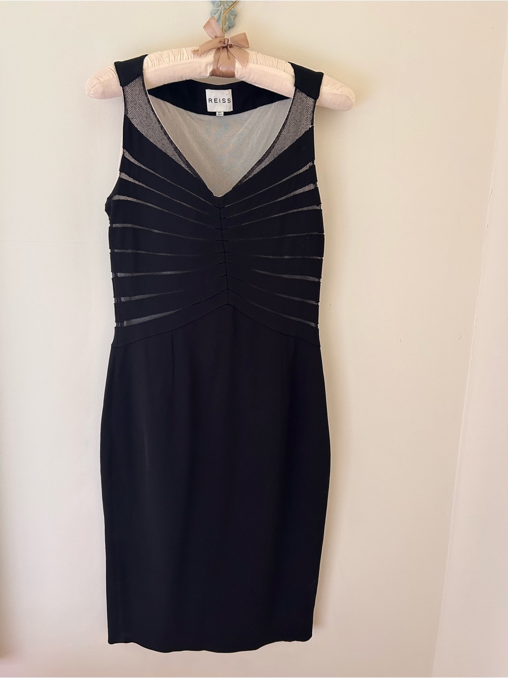 Reiss “Sonita” Black Bodycon Dress
Size: 4
GUC